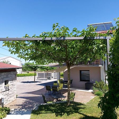 Guesthouse Pri Mihelovih Sežana Eksteriør billede